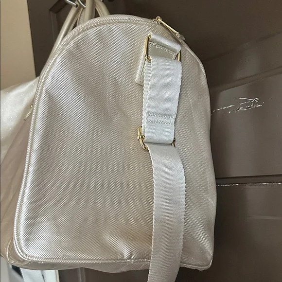 Michael Kors Cream Travel Bag - Picture 5 of 8